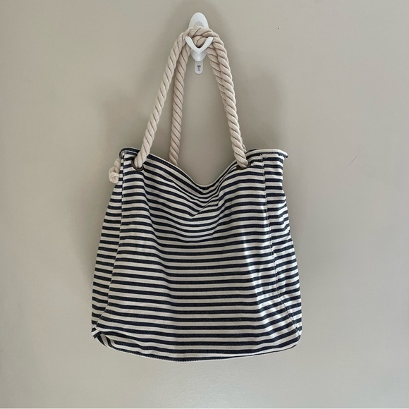 Ardene Nautical Rope Beach Tote - Picture 2 of 9